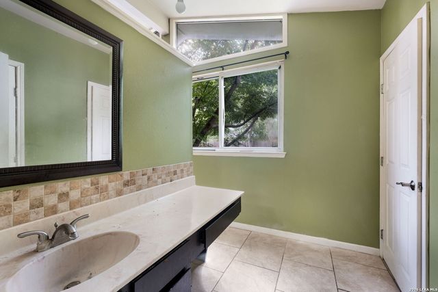 2114 FORT DONELSON DR, San Antonio, TX 78245