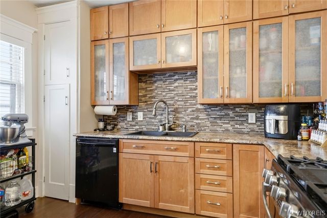 121 Fordham Drive, Buffalo, NY 14216