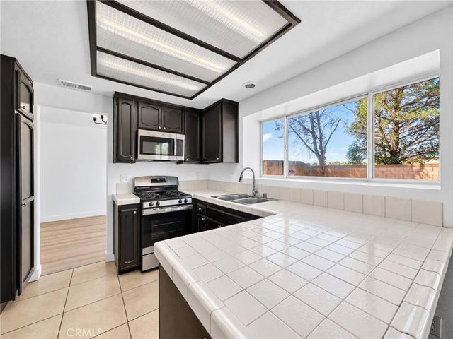 44529 Aspen Street, Lancaster, CA 93535