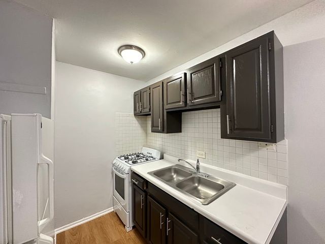 4612 N Beacon Street 3F, Chicago, IL 60640