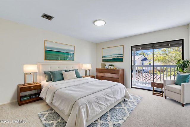 35 Larkspur Lane, Lafayette, LA 70507