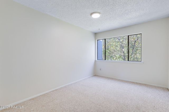 35 Larkspur Lane, Lafayette, LA 70507