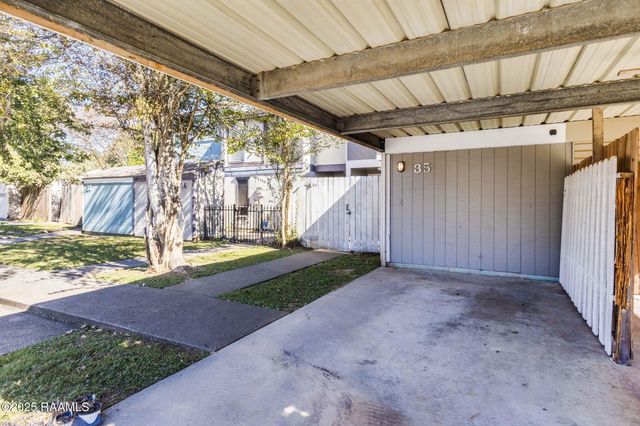 35 Larkspur Lane, Lafayette, LA 70507