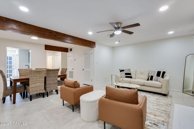 35 Larkspur Lane, Lafayette, LA 70507