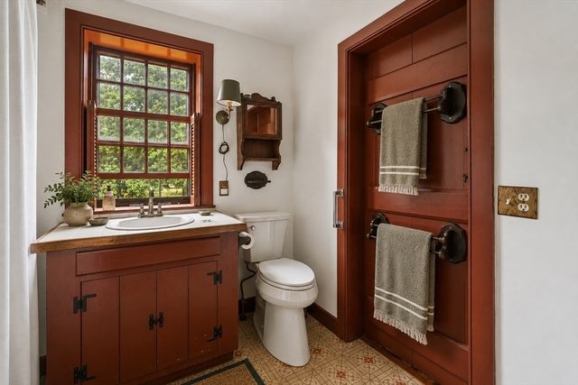 200 Bakerville Rd, Dartmouth, MA 02748