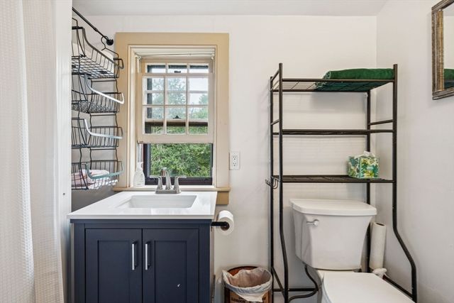 200 Bakerville Rd, Dartmouth, MA 02748