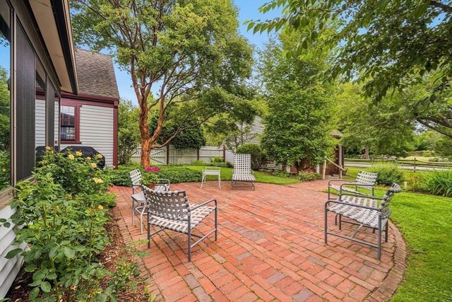 200 Bakerville Rd, Dartmouth, MA 02748
