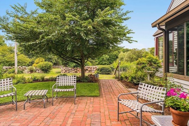 200 Bakerville Rd, Dartmouth, MA 02748