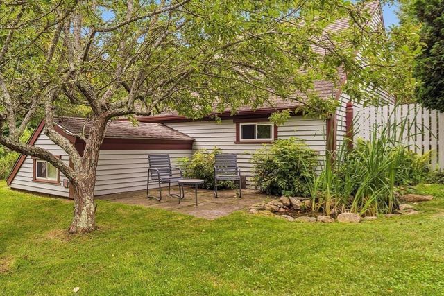 200 Bakerville Rd, Dartmouth, MA 02748
