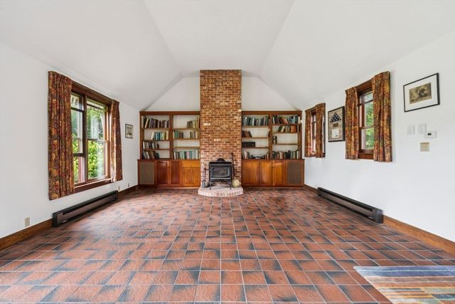 200 Bakerville Rd, Dartmouth, MA 02748