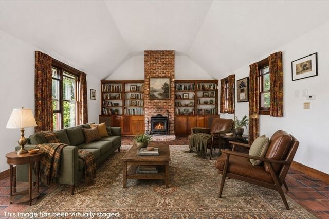 200 Bakerville Rd, Dartmouth, MA 02748