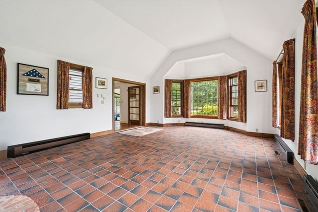 200 Bakerville Rd, Dartmouth, MA 02748
