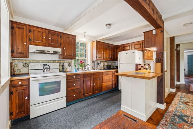 200 Bakerville Rd, Dartmouth, MA 02748