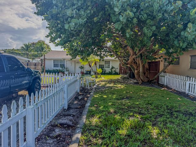 826 S M Street, Lake Worth Beach, FL 33460