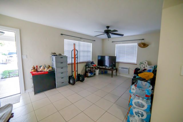 826 S M Street, Lake Worth Beach, FL 33460