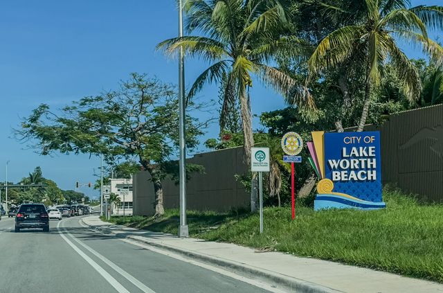 826 S M Street, Lake Worth Beach, FL 33460