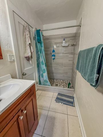 826 S M Street, Lake Worth Beach, FL 33460