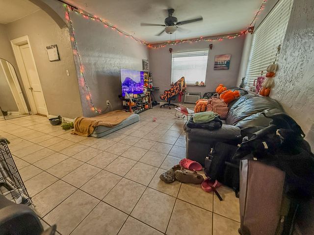 826 S M Street, Lake Worth Beach, FL 33460