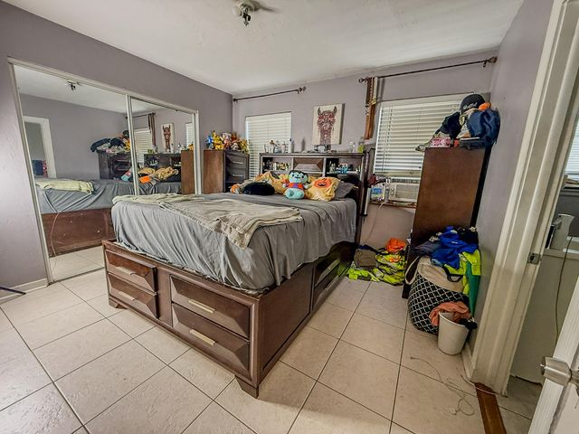 826 S M Street, Lake Worth Beach, FL 33460