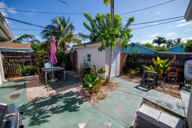 826 S M Street, Lake Worth Beach, FL 33460