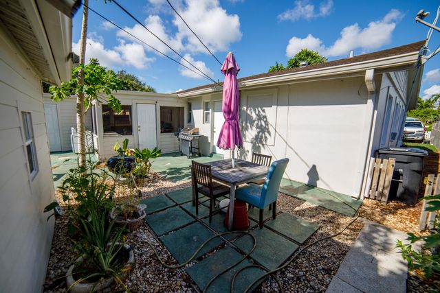 826 S M Street, Lake Worth Beach, FL 33460
