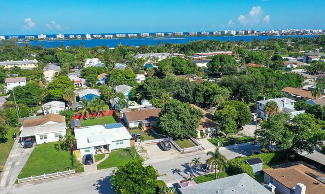 826 S M Street, Lake Worth Beach, FL 33460