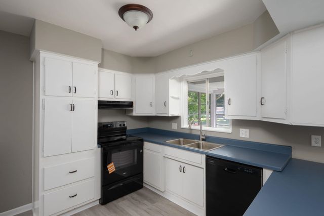 9637 Manor Woods Road, Fort Wayne, IN 46004