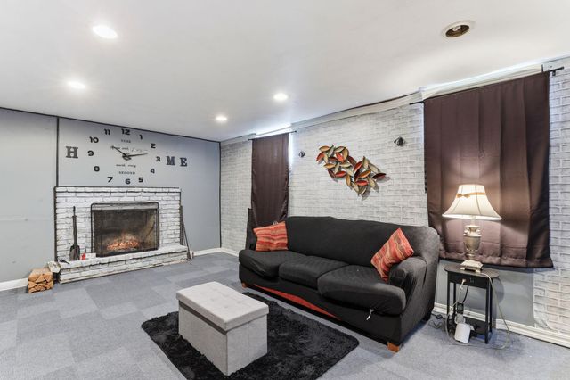 2510 Cavell Avenue N, Golden Valley, MN 55427
