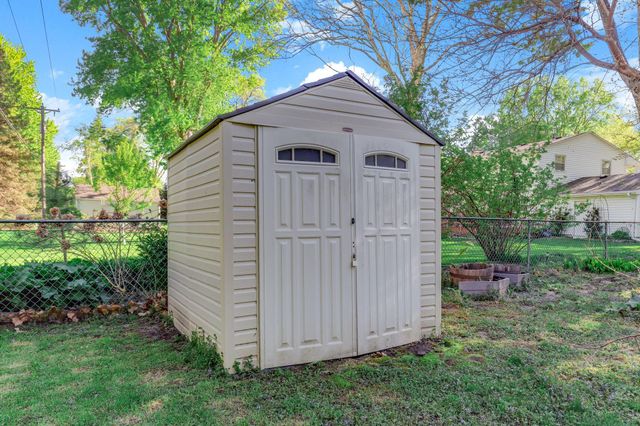 2510 Cavell Avenue N, Golden Valley, MN 55427