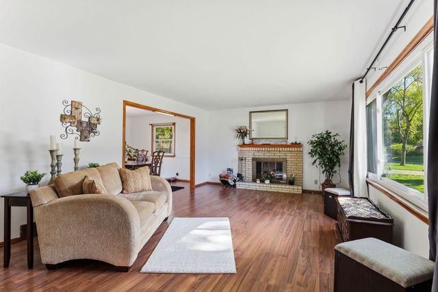 2510 Cavell Avenue N, Golden Valley, MN 55427