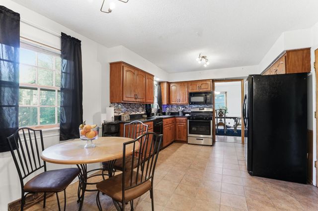 2510 Cavell Avenue N, Golden Valley, MN 55427