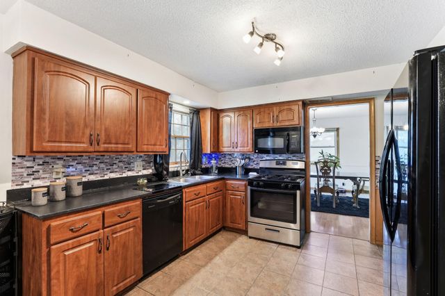 2510 Cavell Avenue N, Golden Valley, MN 55427