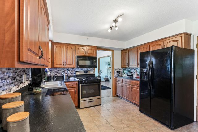 2510 Cavell Avenue N, Golden Valley, MN 55427