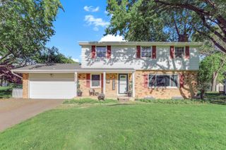 2510 Cavell Avenue N, Golden Valley, MN 55427