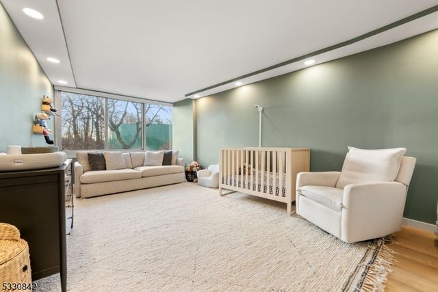 1 Claridge Dr 111, Verona Twp., NJ 07044