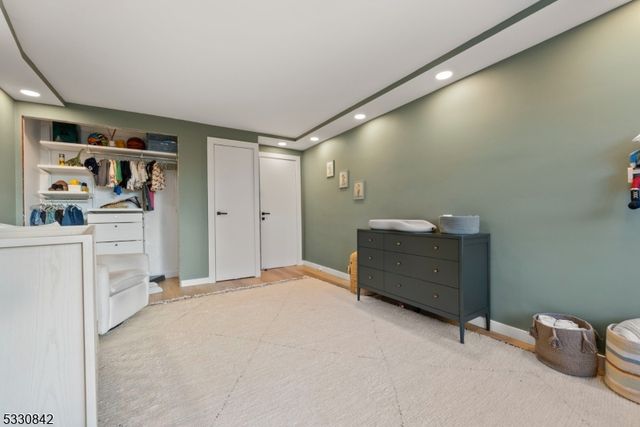1 Claridge Dr 111, Verona Twp., NJ 07044