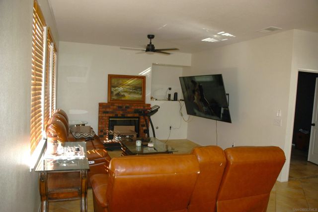 8873 Gumtree, Riverside, CA 92508