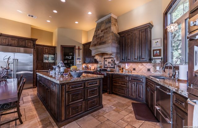 1539 WATERSTONE PKWY, Boerne, TX 78006
