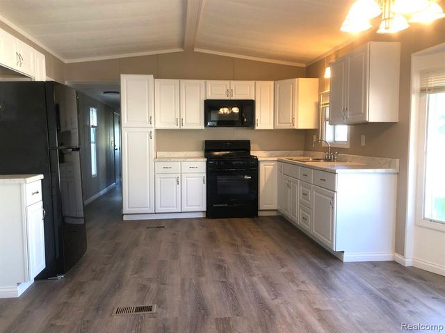 101 Spruce Drive, Jonesville, MI 49250