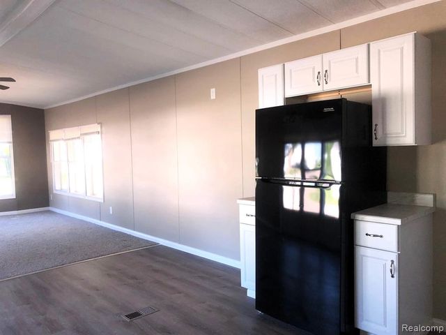 101 Spruce Drive, Jonesville, MI 49250