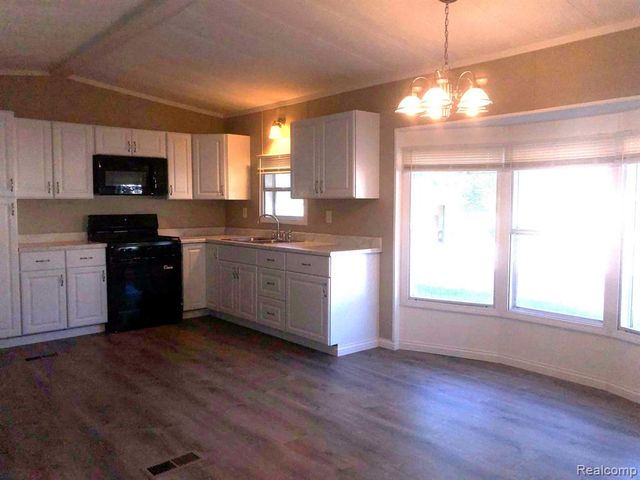 101 Spruce Drive, Jonesville, MI 49250