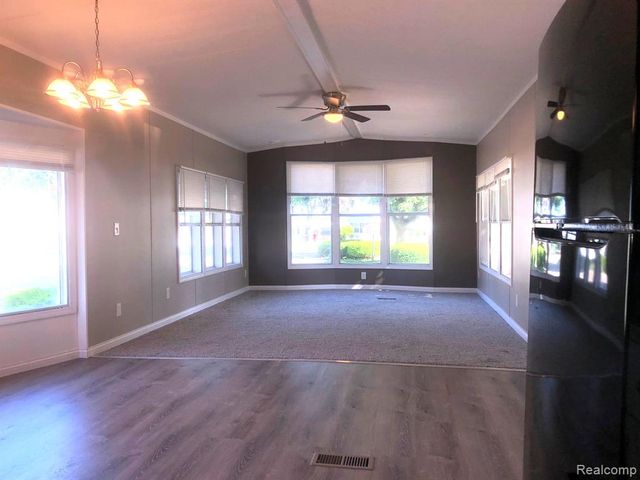 101 Spruce Drive, Jonesville, MI 49250