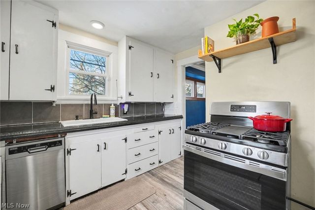 2164 Cottage Grove Drive, Cleveland Heights, OH 44118