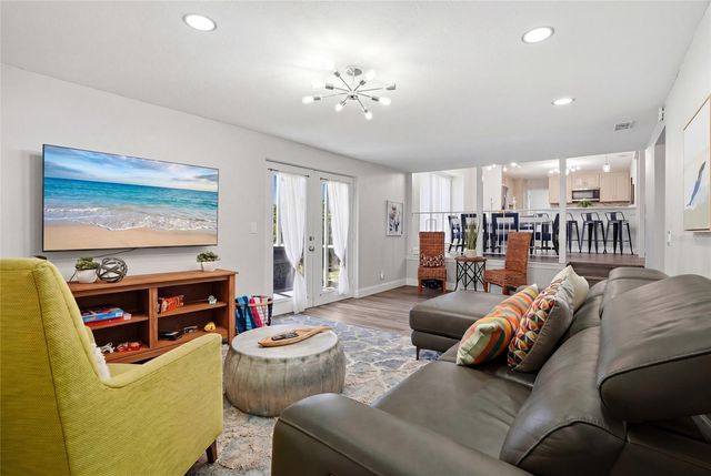 721 VILLAGE PLACE, Brandon, FL 33511