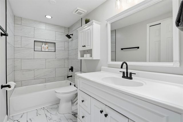 721 VILLAGE PLACE, Brandon, FL 33511