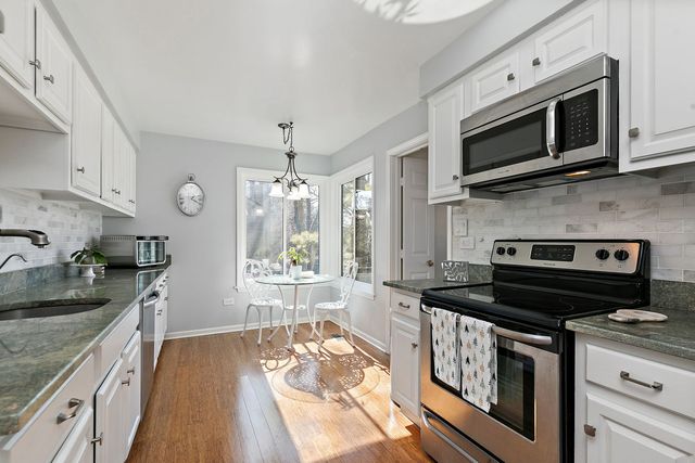 260 Timber Ridge Lane A, Lake Barrington, IL 60010