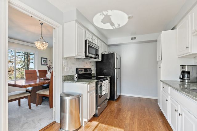 260 Timber Ridge Lane A, Lake Barrington, IL 60010