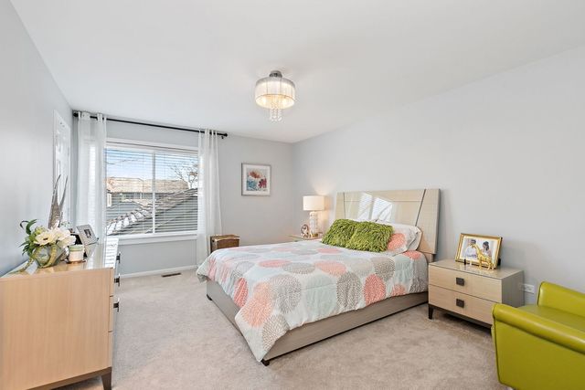 260 Timber Ridge Lane A, Lake Barrington, IL 60010