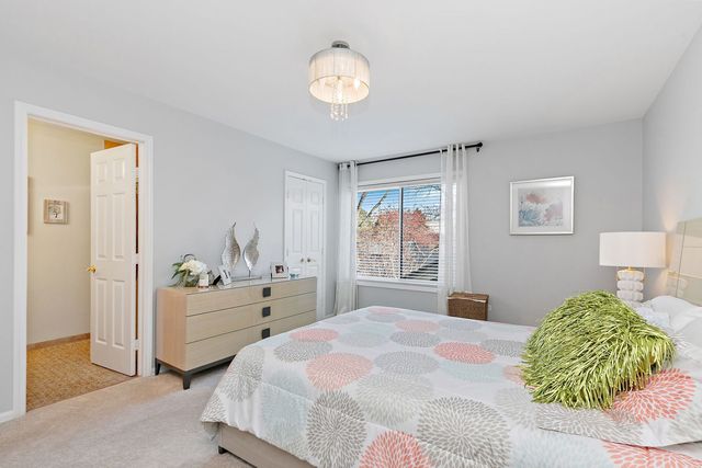 260 Timber Ridge Lane A, Lake Barrington, IL 60010