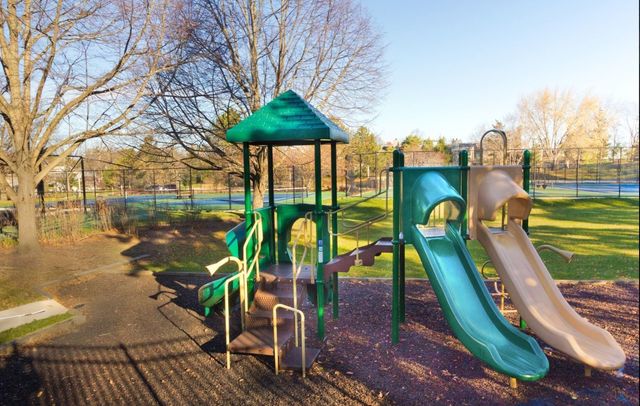 260 Timber Ridge Lane A, Lake Barrington, IL 60010